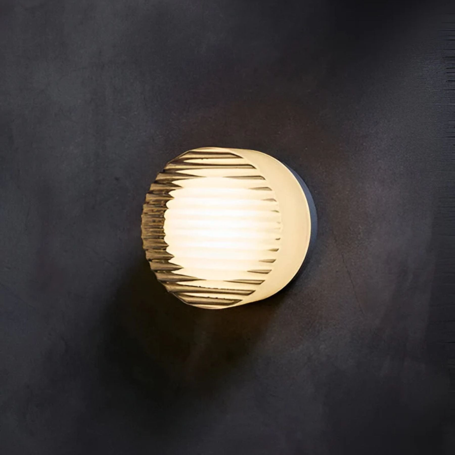 Modern indoor LED wall lamp IP54