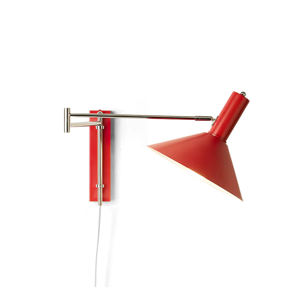 Adjustable wall lamp with movable arm