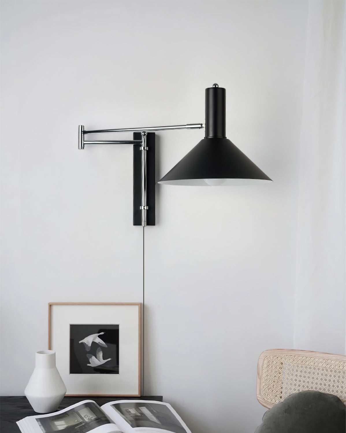 Adjustable wall lamp with movable arm