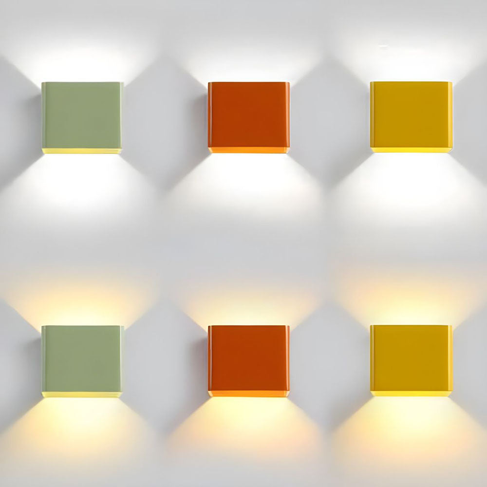 Lampa ścienna nowoczesna led kostka góra dół