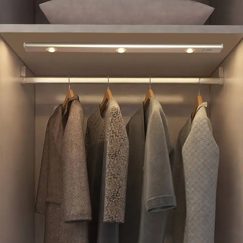 Lampa podszafkowa LED nowoczesna do kuchni