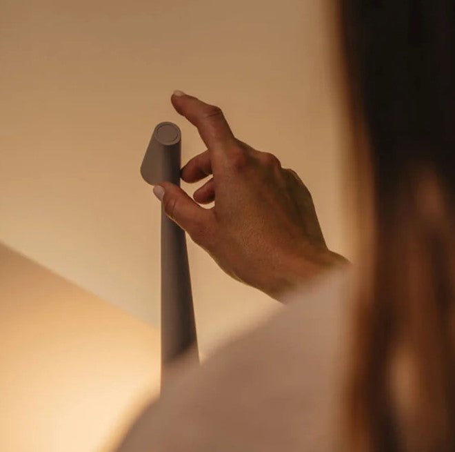 Lampa stołowa nowoczesna bezprzewodowa led minimalistyczna