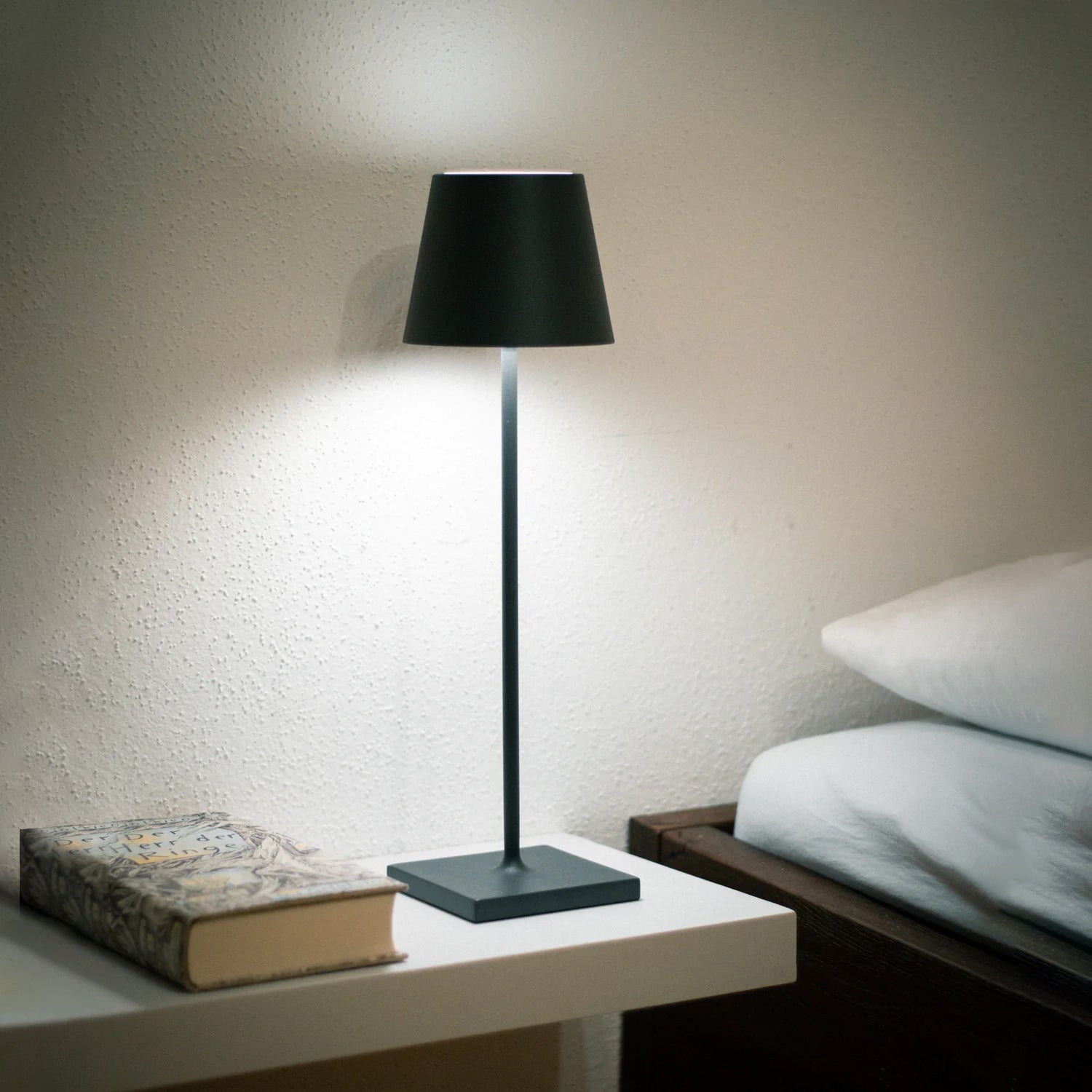Modern minimalist touch LED table lamp
