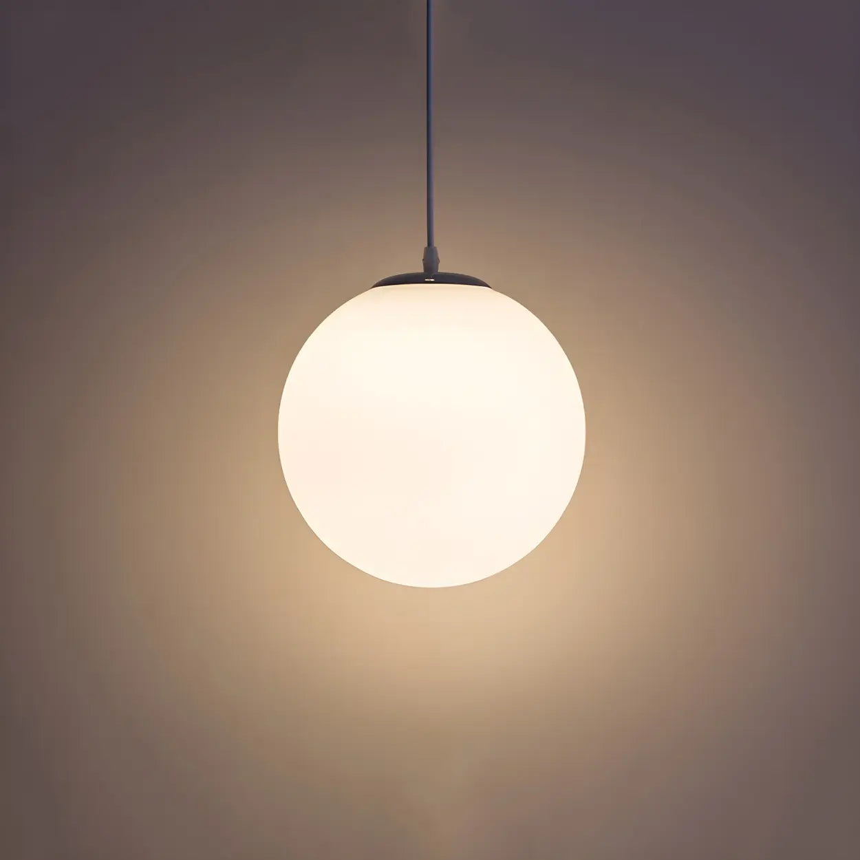 Lampa wisząca nowoczesna biała kulista minimalistyczna