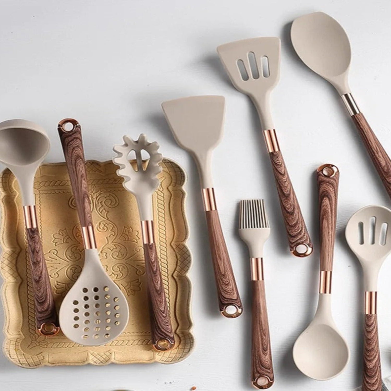 Non-stick cooking utensils set