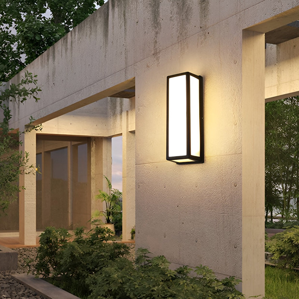Zewnętrzna lampa ścienna LED z czujnikiem ruchu