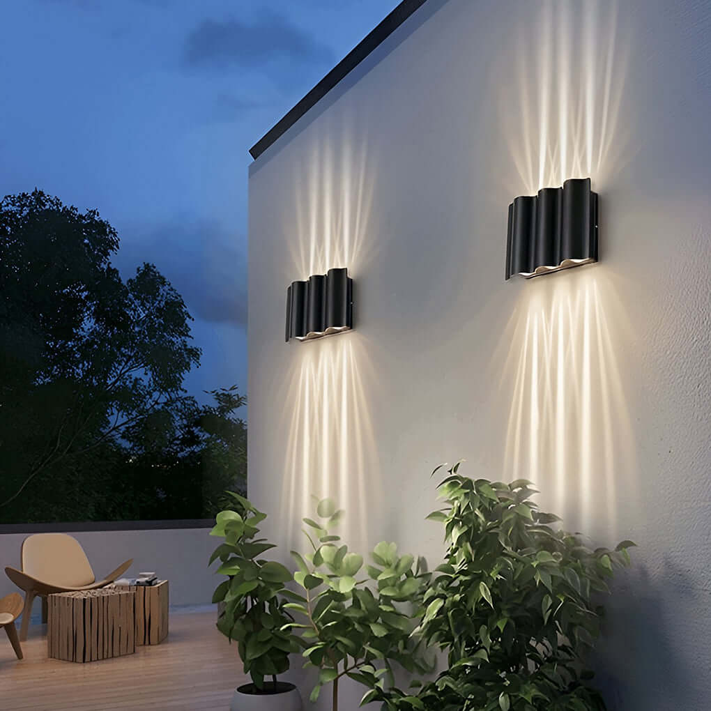 Zewnętrzna lampa ścienna LED zakrzywiona góra dół