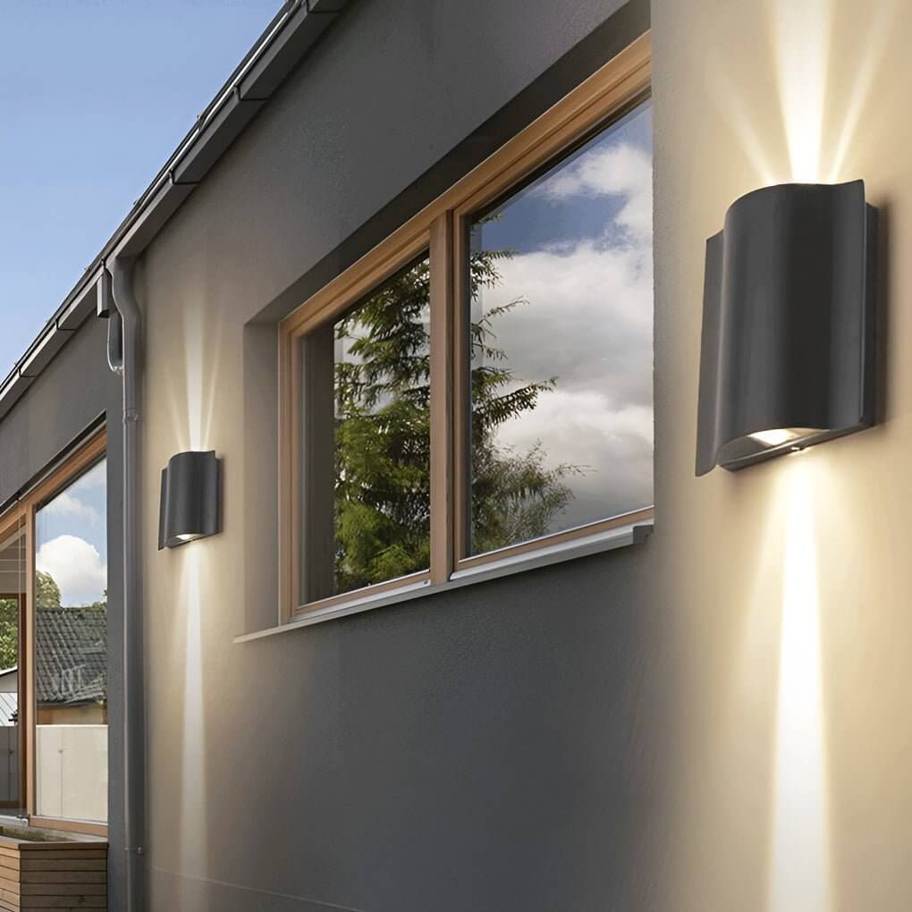 Zewnętrzna lampa ścienna LED zakrzywiona góra dół